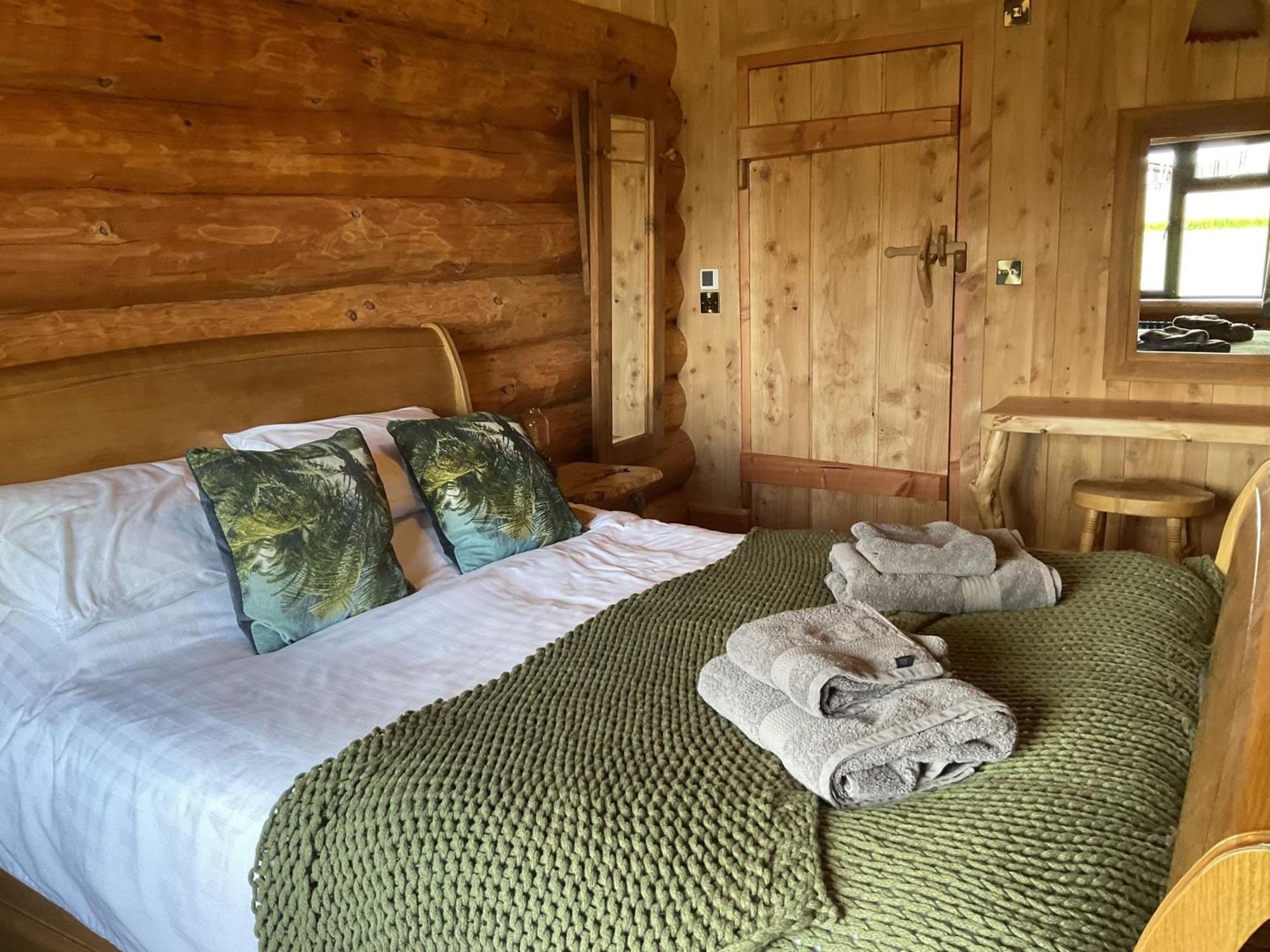 Rowan - Tedstone Log Cabins Bromyard Exterior photo